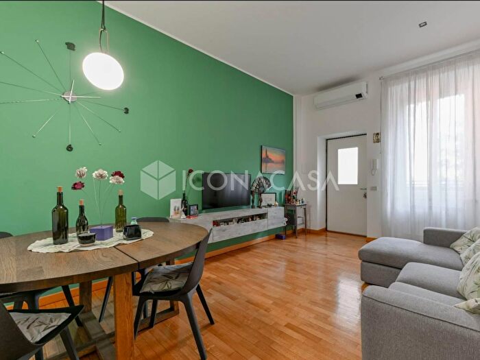 Appartamento trilocale in vendita in Viale Corsica, Milano