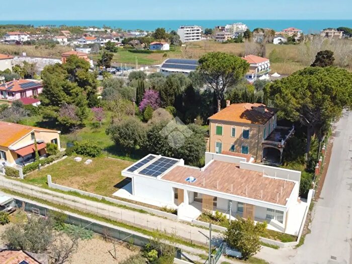 Casa quadrilocale in vendita in Via a Pannella, Giulianova