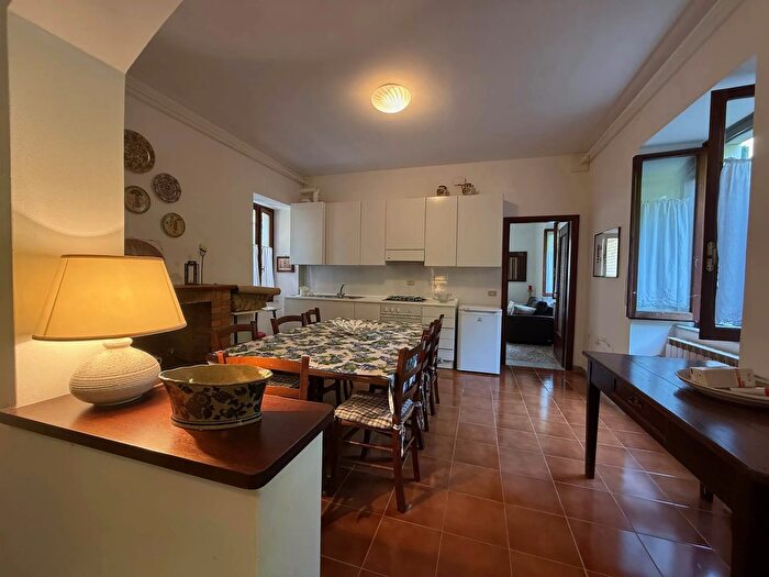 Casa con 6 locali in vendita in Fivizzano