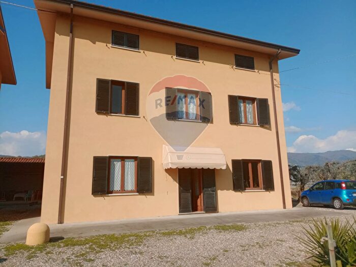 Casa con 12 locali in vendita in Via di Mammoli B, Lucca