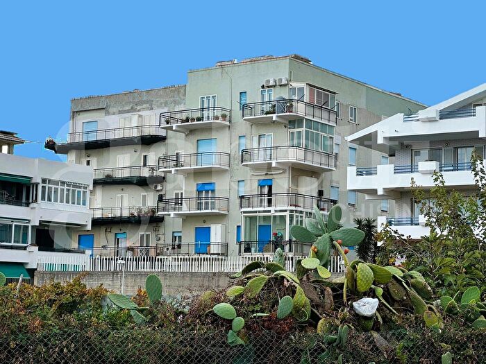 Appartamento quadrilocale in vendita in Via Baronia, Villafranca Tirrena