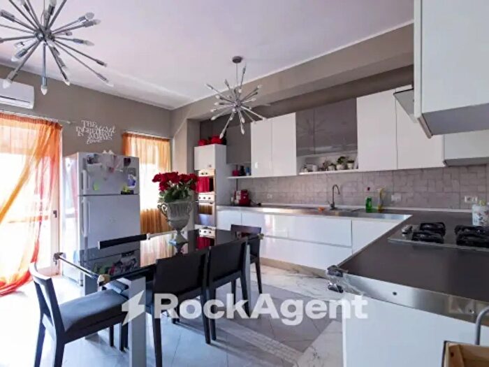 Appartamento con 6 locali in vendita in Via Carlo Pisacane, Catanzaro