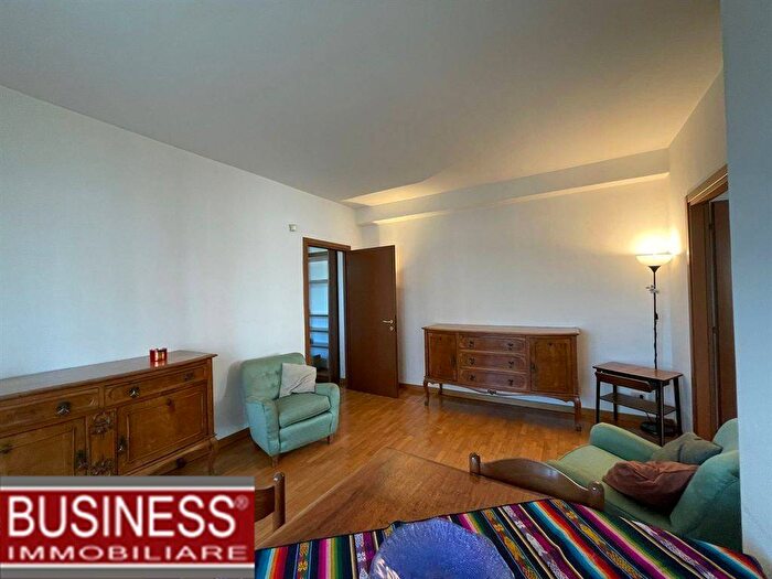 Appartamento trilocale in affitto in Via Bartolomeo Colleoni, Sempione, Milano