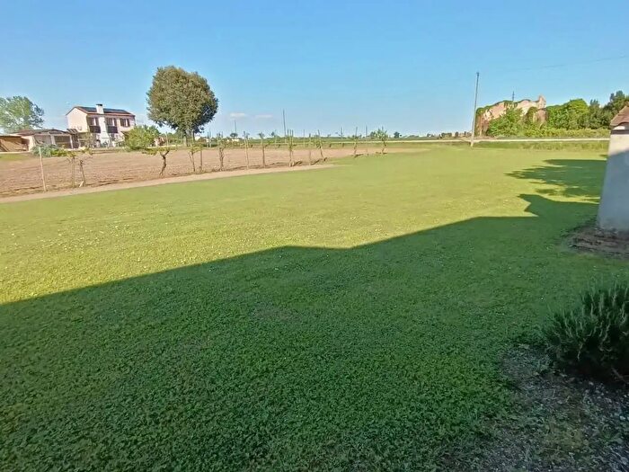 Casa con 5 locali in vendita in Pincara