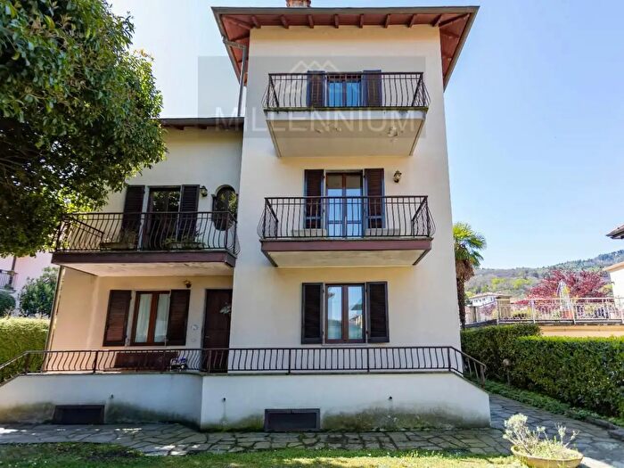 Casa con 7 locali in vendita in Mercato, Stresa