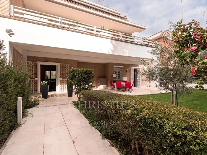 Casa con 12 locali in vendita in Via Malcesine, Roma