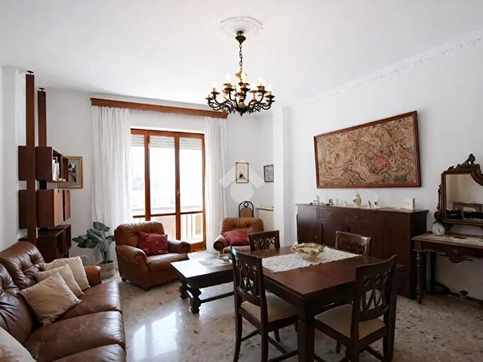 Appartamento con 5 locali in affitto in Via San M dell'Idria, Lecce
