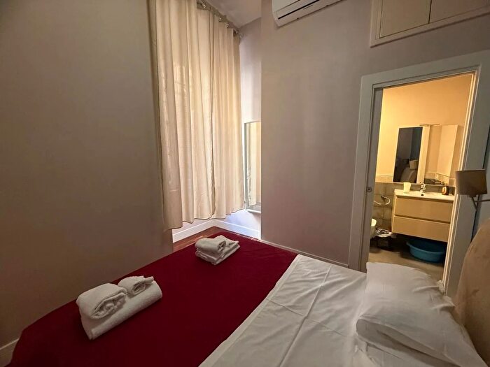 Appartamento bilocale in affitto in Piazza Nicola Amore, Napoli