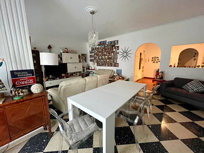 Appartamento con 5 locali in affitto in Via Michelangelo Schipa, Napoli