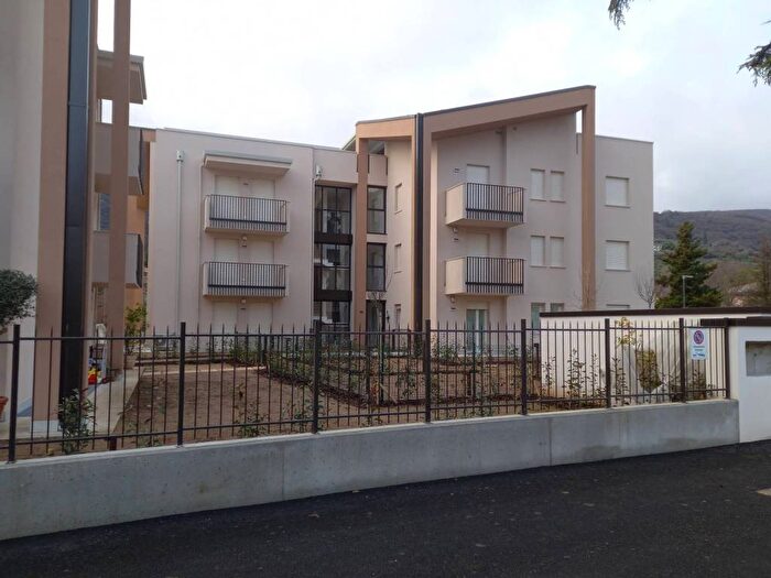 Appartamento con 5 locali in affitto in Via Valpantena, Quinto, Verona