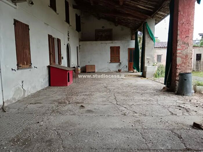 Casa quadrilocale in vendita in Via Roma, Casaletto Vaprio