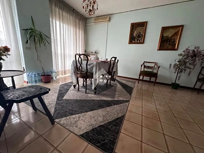 Appartamento trilocale in vendita in Via Giuseppe Notari, Modena