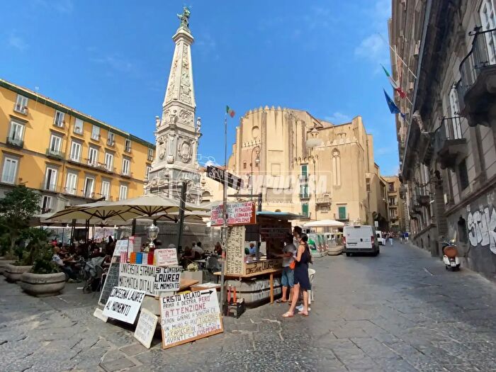 Appartamento con 5 locali in vendita in Napoli