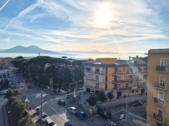 Appartamento bilocale in affitto in Viale Colli Aminei, Napoli