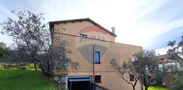 Casa con 7 locali in vendita in Via Casaletto Loc Pigge Snc, Trevi