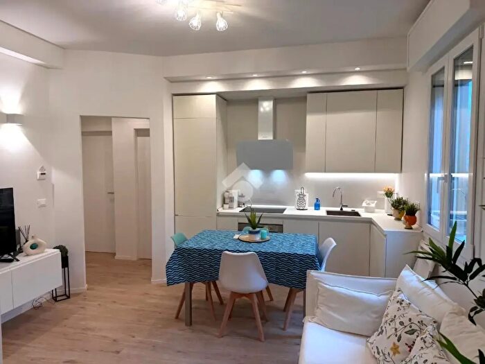 Appartamento trilocale in vendita in Via del Lavoro, Bologna
