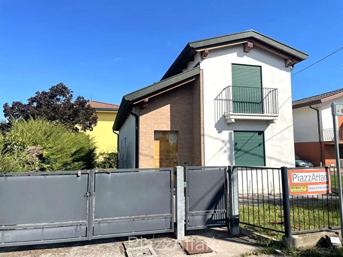Casa trilocale in vendita in Via Garubbio, Codevigo