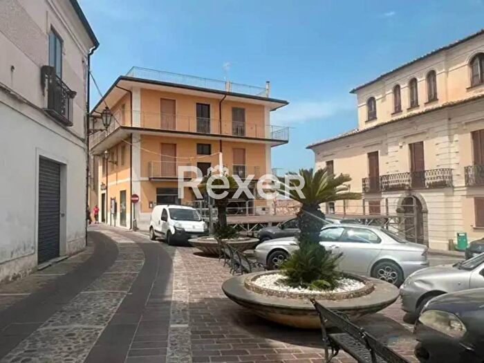 Appartamento quadrilocale in vendita in Piazza Giuseppe Garibaldi, Centro, Maida