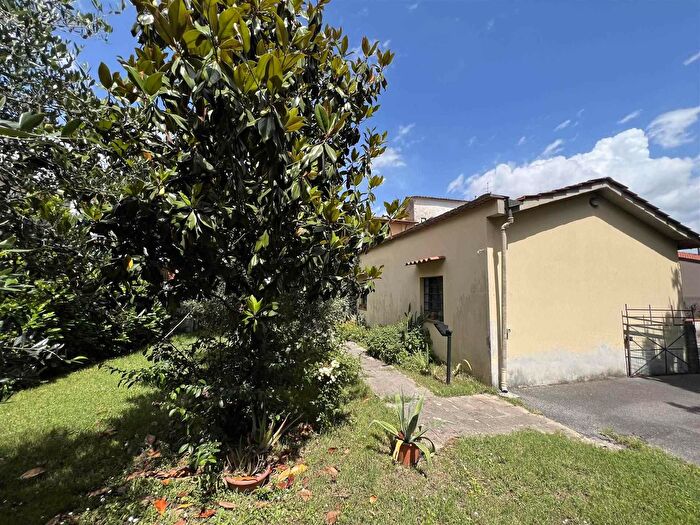 Casa con 7 locali in vendita in Via Sotto lOrgano, Prato