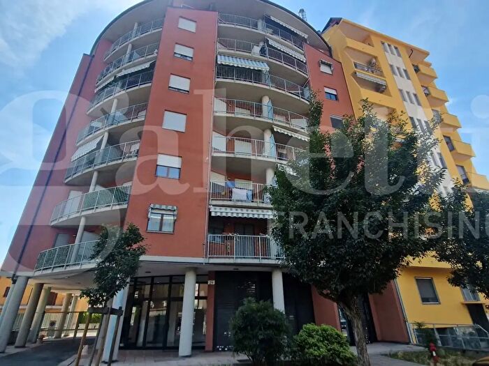 Appartamento quadrilocale in vendita in Via Roma, Trofarello