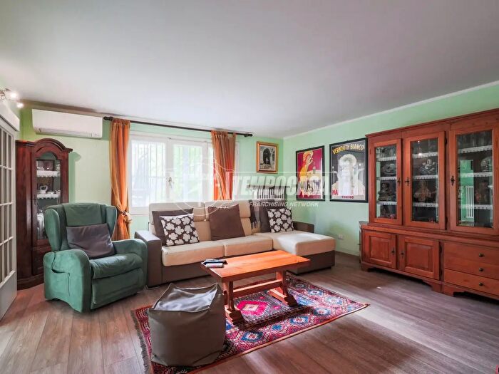 Appartamento trilocale in vendita in Via del Platano, Ravenna