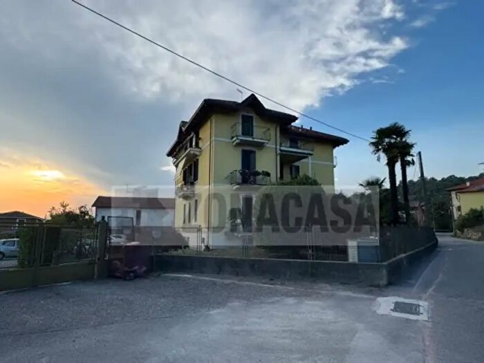 Appartamento trilocale in vendita in Via al Lago, Varese