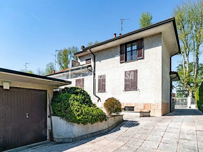 Casa quadrilocale in vendita in Corso Italia, Caronno Pertusella