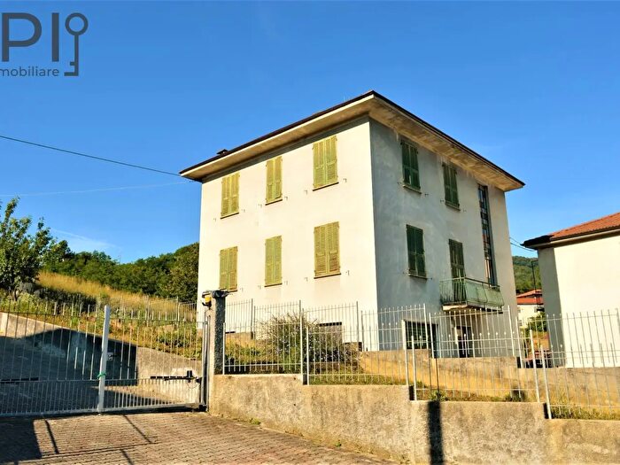 Casa con 8 locali in vendita in Saliceto