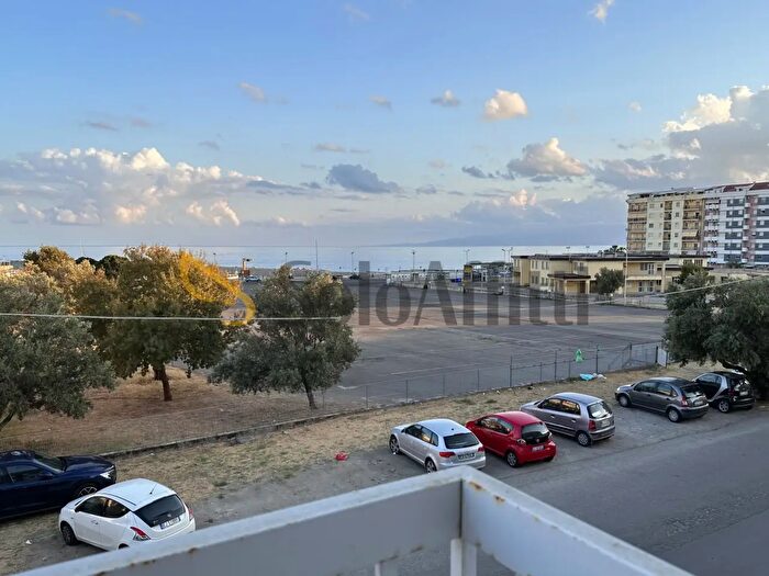 Appartamento con 5 locali in affitto in Catanzaro