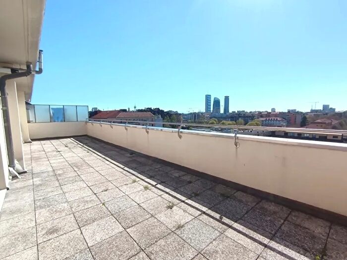 Appartamento trilocale in affitto in Via Mac Mahon, Milano