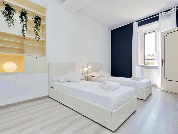 Appartamento trilocale in affitto in Via della Mercede, Spagna, Roma