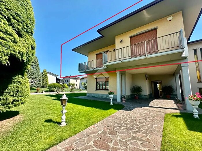 Casa trilocale in vendita in Via Locatelli, Martinengo