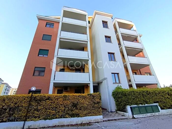 Appartamento quadrilocale in vendita in Via delle Tamerici, Termoli