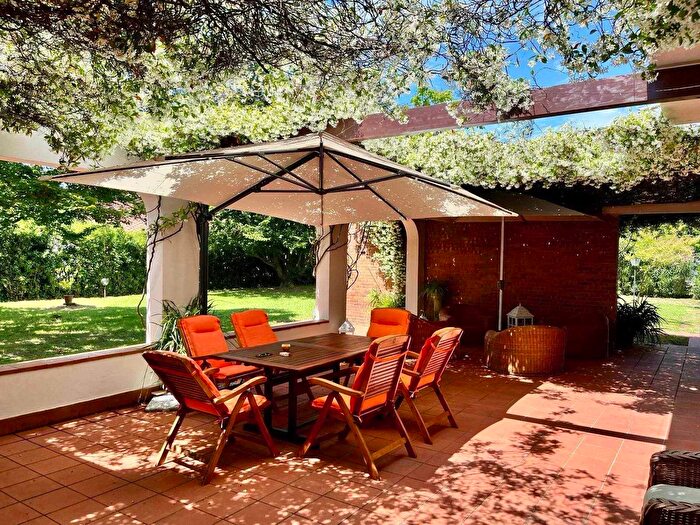 Casa con 12 locali in affitto in Forte Dei Marmi