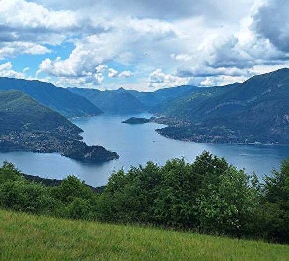 Casa con 6 locali in vendita in Varenna