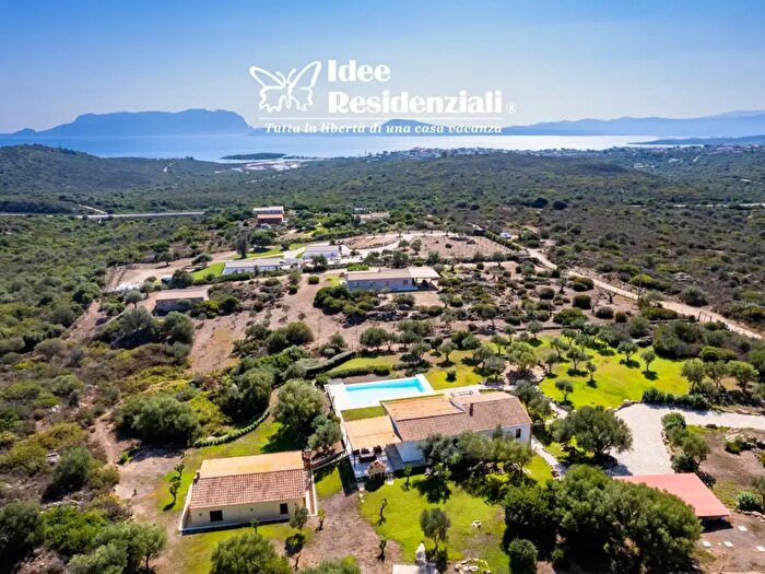 Casa con 7 locali in vendita in Golfo Aranci