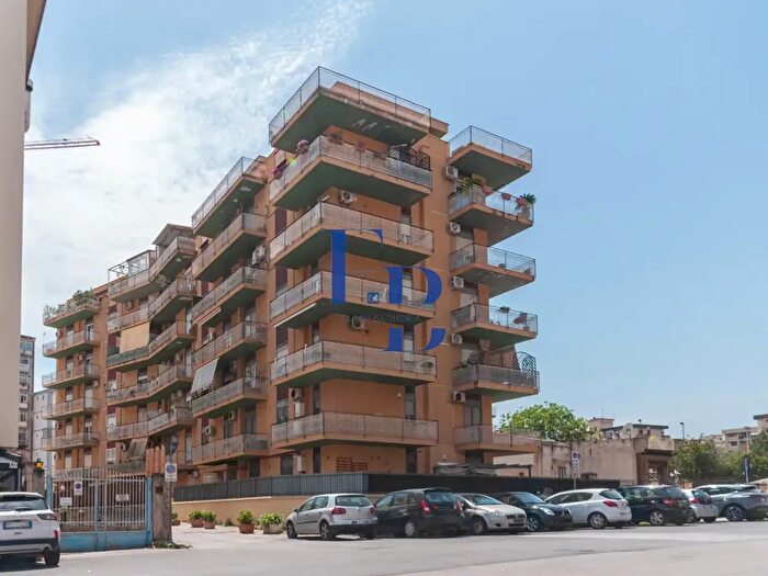 Appartamento trilocale in vendita in Via Giuseppe Pagano, Palermo