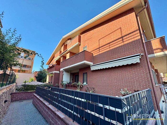 Appartamento trilocale in vendita in Via Fantino Taglietti, Torre Angela, Roma