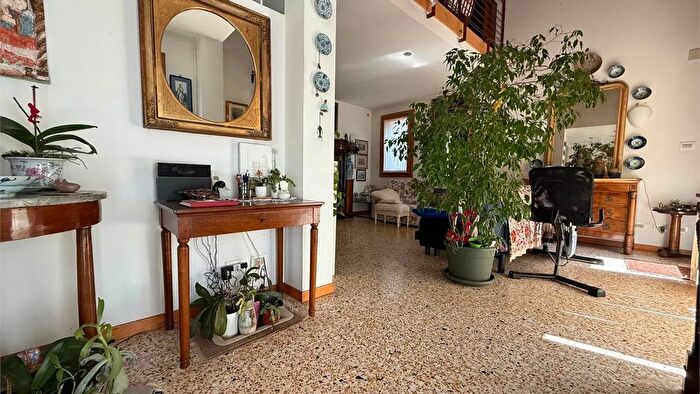 Casa con 5 locali in vendita in Caerano di San Marco Via Reginato, Montebelluna