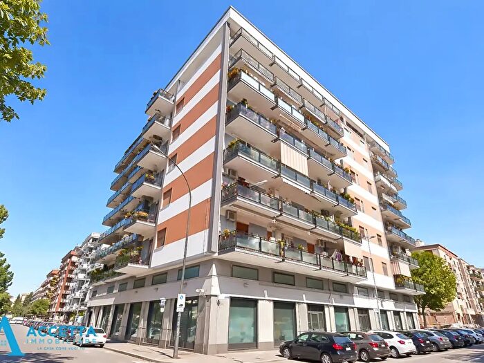 Appartamento trilocale in vendita in Via Sibari, Taranto