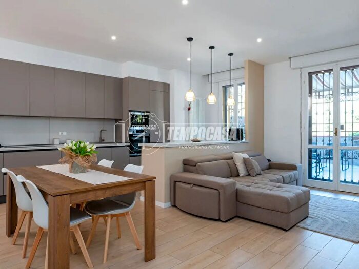 Appartamento trilocale in vendita in Via Compagnoni, Reggio Emilia