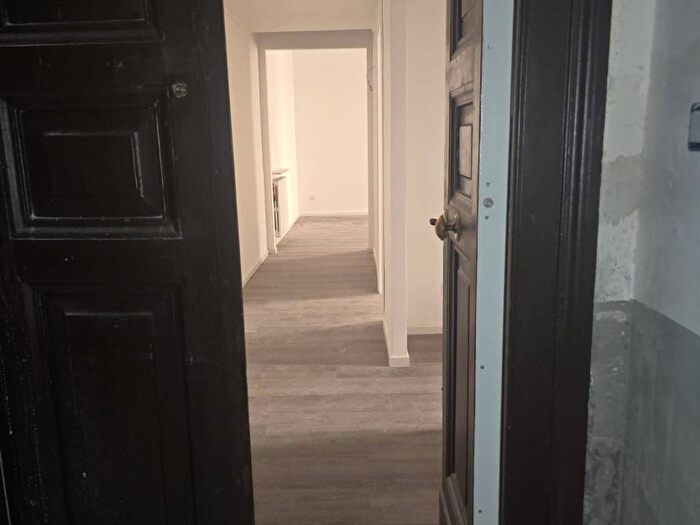 Appartamento trilocale in affitto in Via della Croce Rossa, Chiaia, Napoli