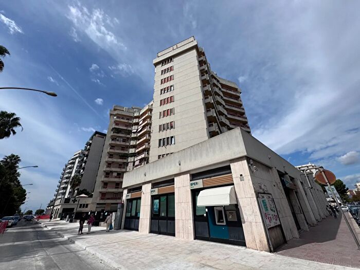 Appartamento quadrilocale in vendita in Via Lucania, Taranto