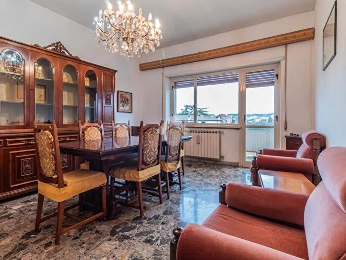 Appartamento quadrilocale in vendita in Via di Ronciglione, Sutri