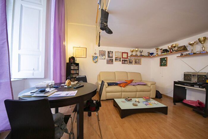 Appartamento bilocale in vendita in Via Cedronio, Napoli