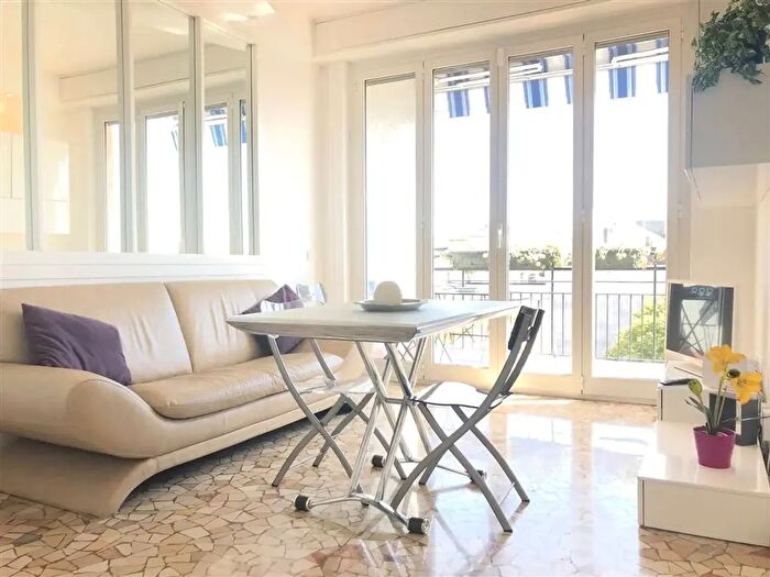 Appartamento bilocale in affitto in Via Gulli, Milano