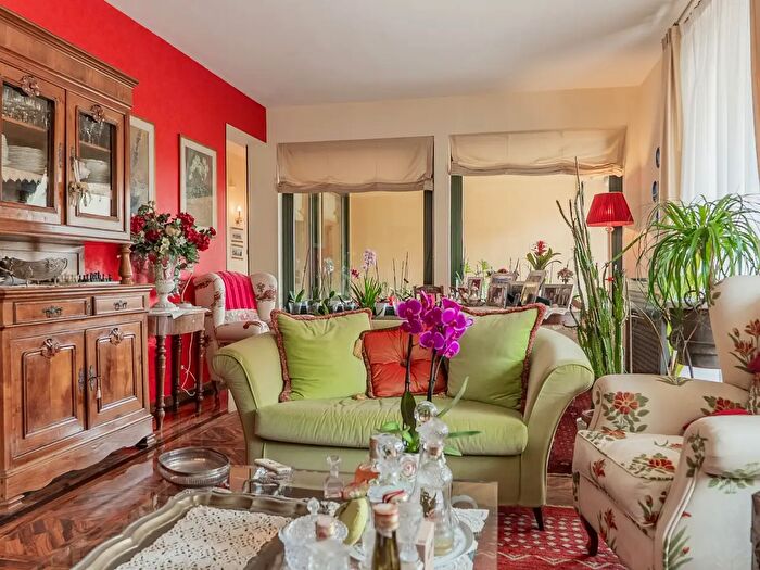 Appartamento con 9 locali in vendita in Viale Scala Greca, Siracusa