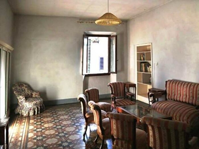 Appartamento con 6 locali in vendita in Montevarchi