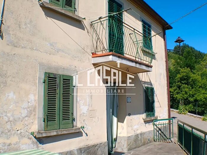 Casa con 8 locali in vendita in San Godenzo