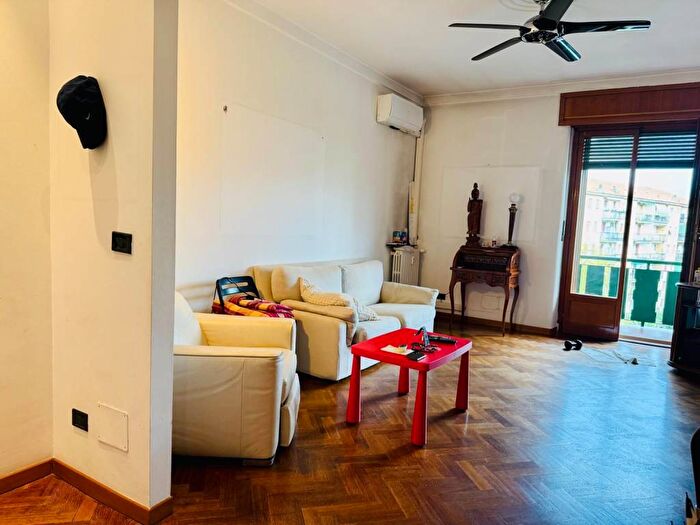 Appartamento trilocale in vendita in Viale Legioni Romane, Bande Nere, Milano